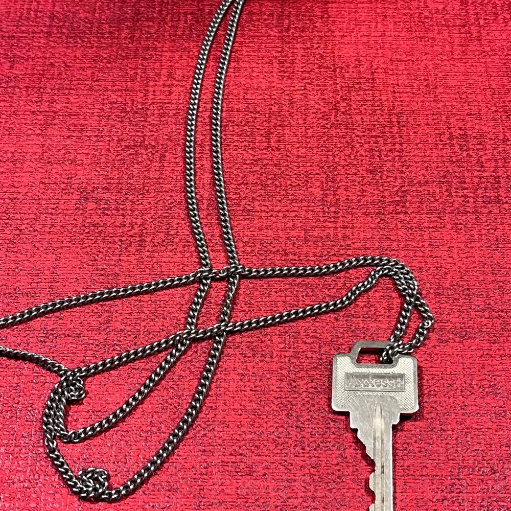 THE GIVING KEY VINTAGE AUTHENTIC CHAIN & KEY WITH THE WORD ‘FEARLESS’ ON KEY - Picture 8 of 9